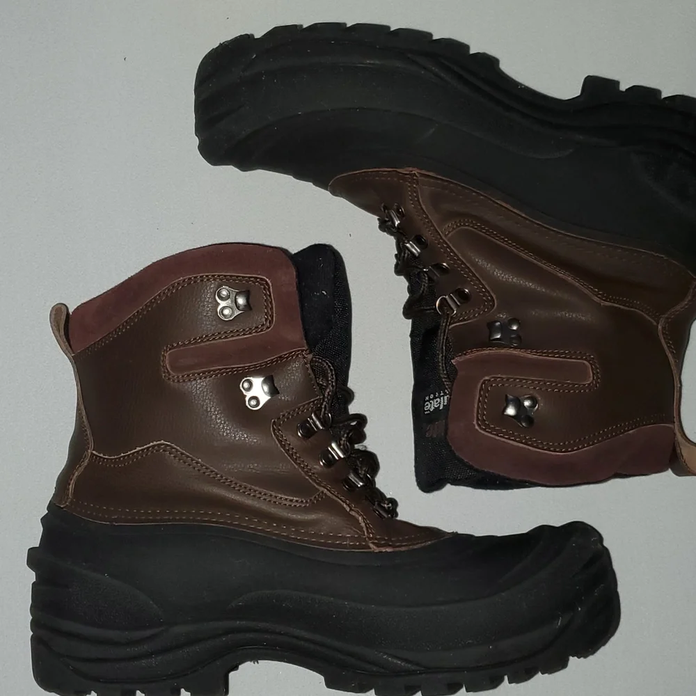 Boots - Picture 3 of 10